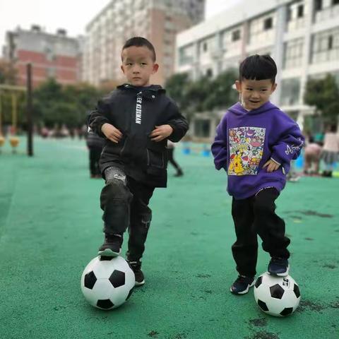 中（1）班足球⚽️大闯关