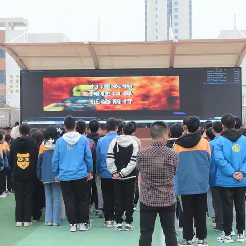 东津新区浩然中学开展防震减灾应急疏散演练活动