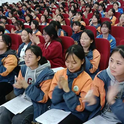 东津新区浩然中学600多人同上一节作文课