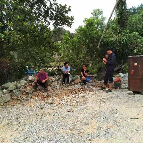 毛脑村党支部开展党日活动