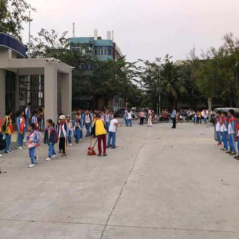 润德于心 化善于行——那大镇中心学校第三周（星期二）值日侧记