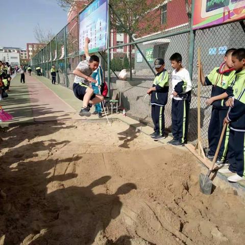 我的青春绚丽多彩，我的梦想在飞杨，相信我的明天会很好，因为我从没放弃努力拼搏！！用汗水与努力走向明天