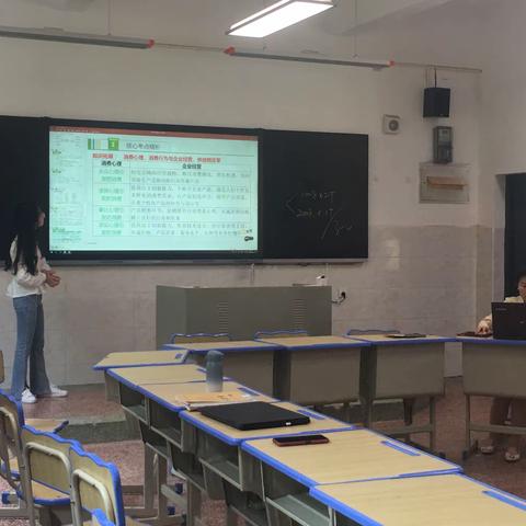同心同力，共勉共进——记高二政治组教研活动