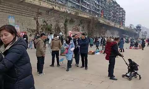 浓浓的年味过年啦！资中滨江公园掠影二0二三年正月初二二0二三年元月廿三日摄影：李世元。