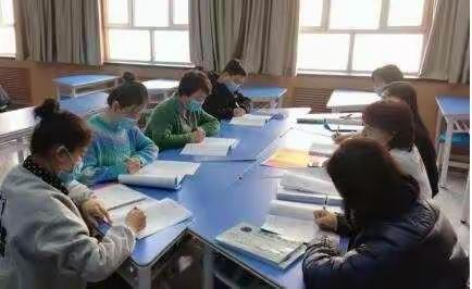 留心于孩子的世界，用心于自己的工作——   十一师一中初中义教部理科组教研活动