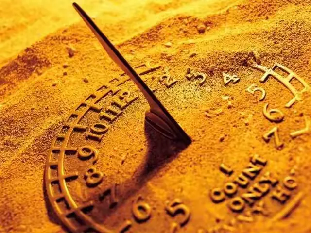 时间，它是人们生命中的匆匆过客，往往在我们不知不觉中，他便悄然而去，不留下一丝痕迹。人们常常在他