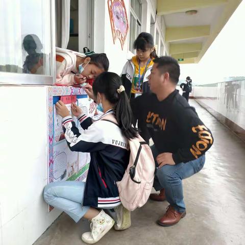 感悟红色精神，共绘红色画卷一武鸣区双桥镇腾翔小学庆国庆板报评比活动