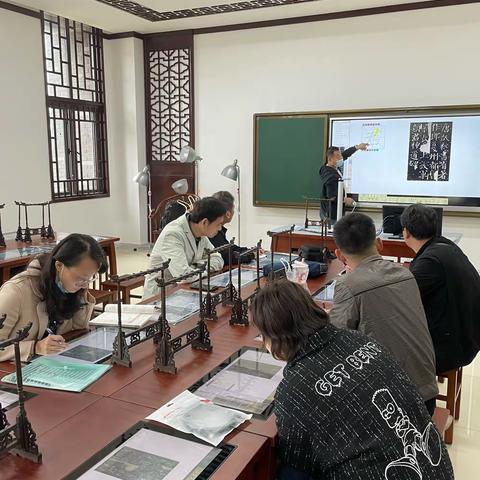 师范学院实训科组织专业教师到新校区书画实训室进行培训