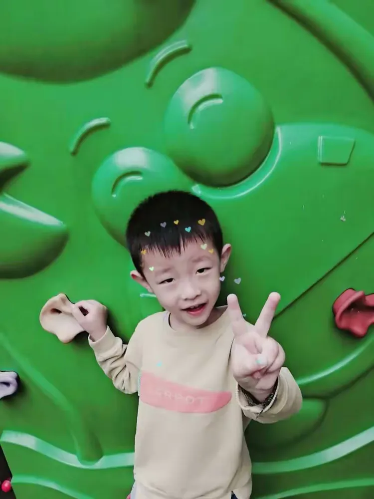 【成长.足迹】——中一班王瑞鑫小朋友素质报告册