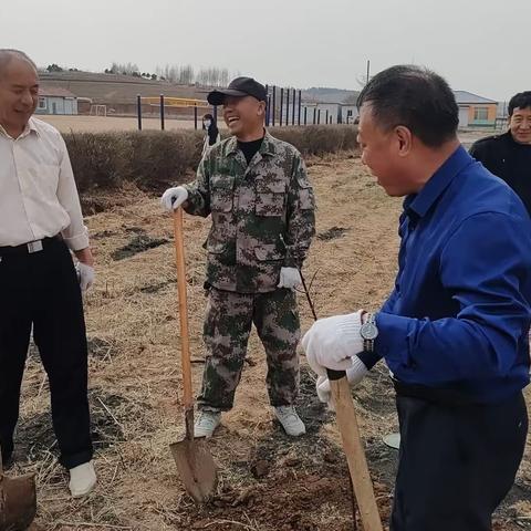 “履行植树义务 共建美丽校园”——孟家岭镇中心小学校开展义务植树活动