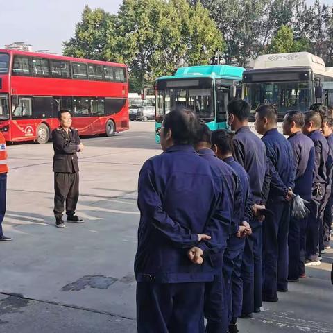 党员团员齐动员，保修车间换新颜