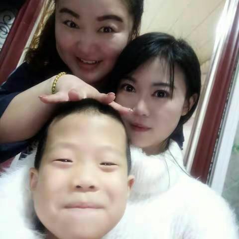 南北一家亲，我们虽然少见面，但彼此心里都装着彼此，血脉浓于水，鸡年吉祥，健健康康快快乐乐，老有老乐，