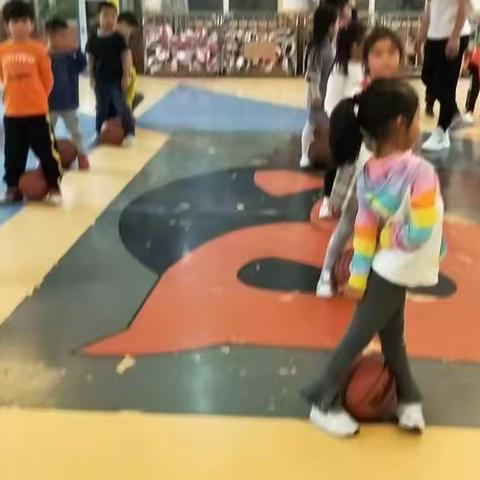 双手交替运球🙌