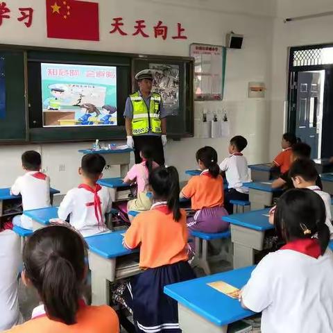 复学复课，安全相伴—峄城区交警大队来我校开展交通安全知识讲座