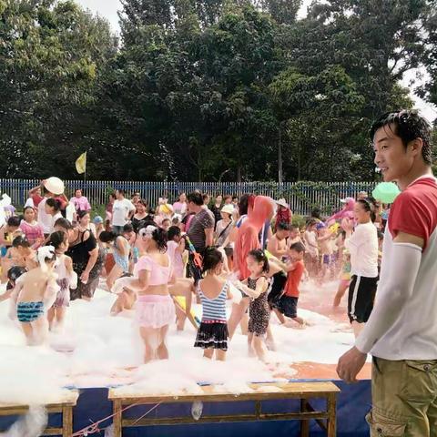 泡沫大战，戏水派对