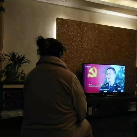 【西安市新城区】不忘初心 继续前进 唐韵社区党委组织全体党员学习《榜样5》