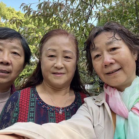 好姐妹相约在北塔公园⛲️