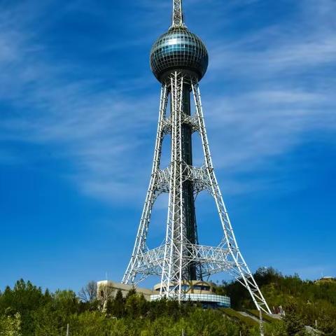 西宁市高原明珠塔，也称浦宁之珠