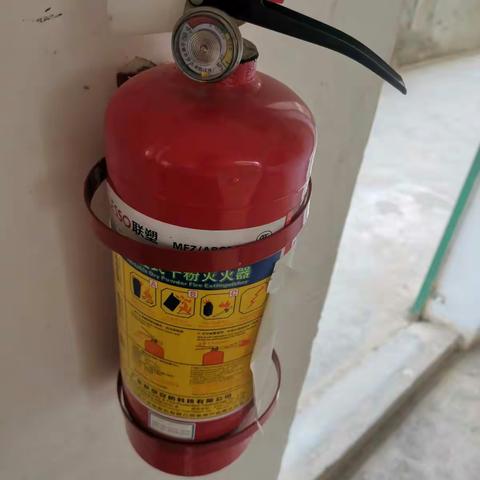 苹塘镇党委对墩仔教学点进行开学前的准备工作检查