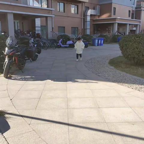 在家庭里父母对孩子的影响，是潜移默化的。一个重要的方面，是塑造孩子的人格。中国的古话“三岁看大，七岁看老”