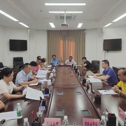 市人大常委会党组成员、二级巡视员秦大茂召开儋州市2021年校园足球监督工作推进会