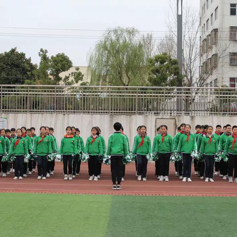 恰同学少年           扬青春之帆                  ——一列两操展演前后