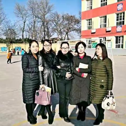 齐心协力共交流 听课评课促成长