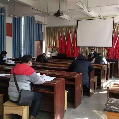 隆阳区胡家中学全体领导班子2020年2月4日中午召开班子会。