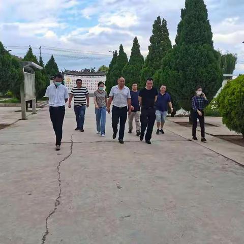 2021年7月4日下午，中共隆阳区委段忠华书记，杨俊波区长，刘萍副书记，王冰凌副区长，到胡家中学调研工作。