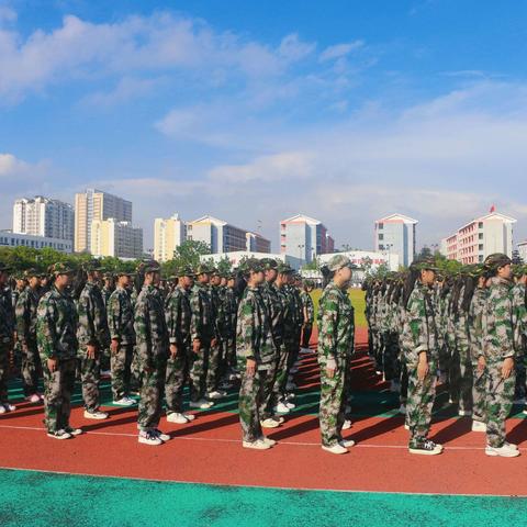 训军人之姿，扬少年精神——北海市中等职业技术学校艺术部21级新生军训第二天纪实