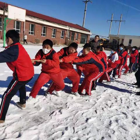 以冰雪为媒，展力量之美——平泉市南山学校举行雪地拔河比赛