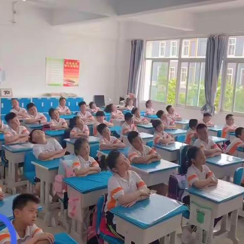 毓才实验学校小学部音乐课“期末展示”———二年三班