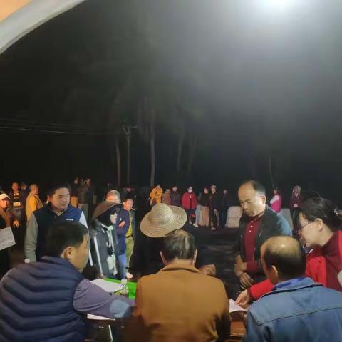 王录亮主任带队到东山镇龙山村推进农村集体产权制度改革成员资格界定名单工作。