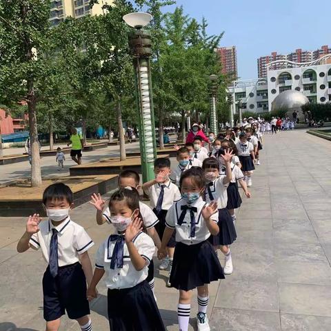 走进小学，助力成长——东方明珠幼儿园参观小学活动