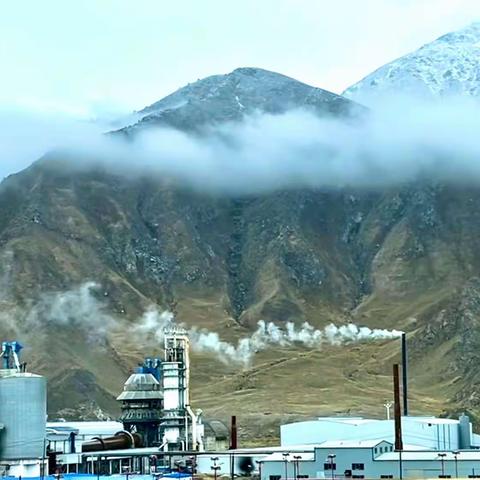穿过雪山 青海湖