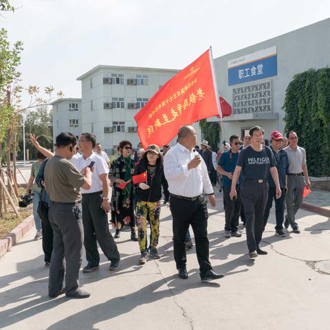 庆祝新中国成立70周年，乌铁局离退休管理部组织“我和我的祖国”老铁路重走兰新线观摩活动