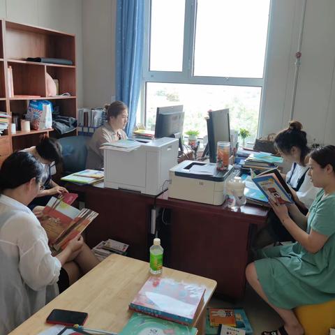 太平二幼图书排查工作进行时