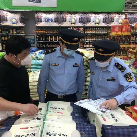 老西门市场所开展“崇明大米”地理标志回头看专项检查