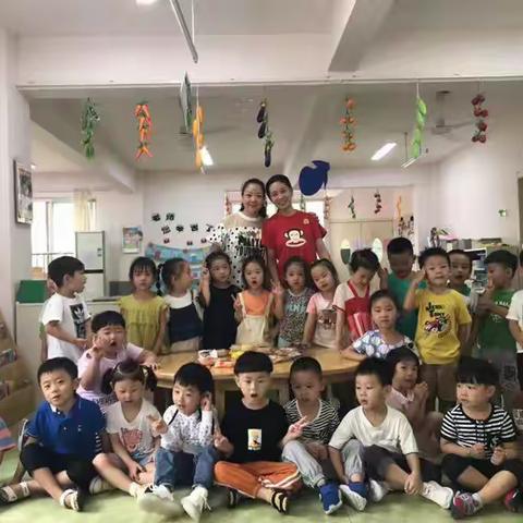 汉福·沁雅幼儿园中二班祝大家中秋节快乐