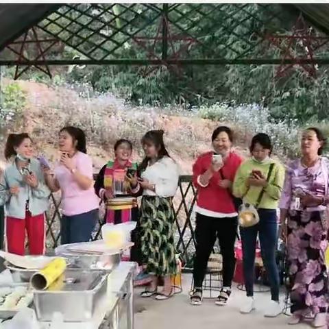 盈江公司女职工欢度“三八”妇女节