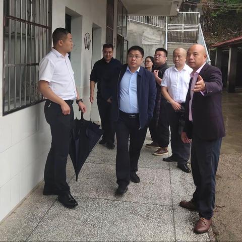 情系山区教育，筑梦乡村未来——区政府党组成员、副区长、龙潭镇龙潭中学“第一校长”钟碧武来校走访