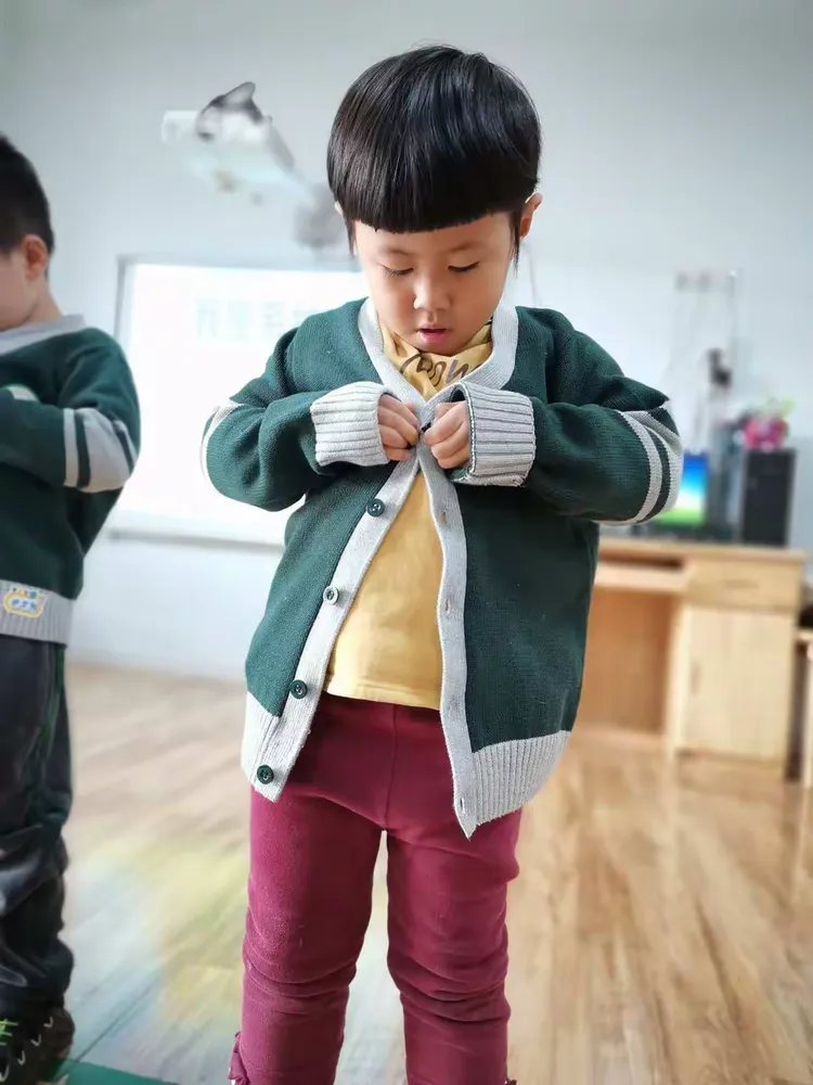 苗苗四班技能大比拼——系扣子