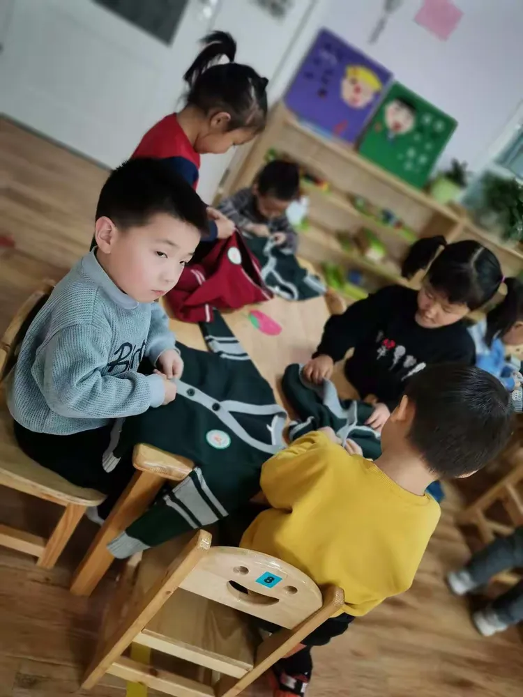 苗苗四班技能大比拼——系扣子