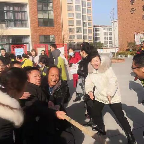 商丘市示范区一中举行“庆元旦，迎新年” 教职工拔河比赛