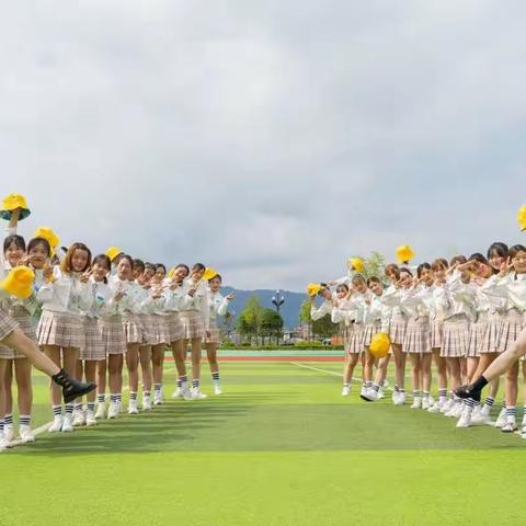 兰天幼儿园“大手拉小手，小家爱国家”亲子活动