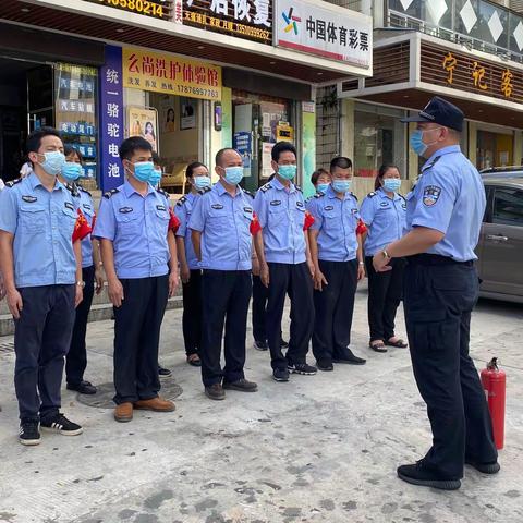 布吉所何屋警务室指导钱排村物业开展消防、反恐演练，树立全员防范意识