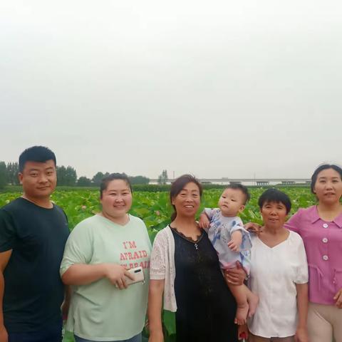 敬献生命:十里清风百岁芳华，千亩荷花万寿无疆！