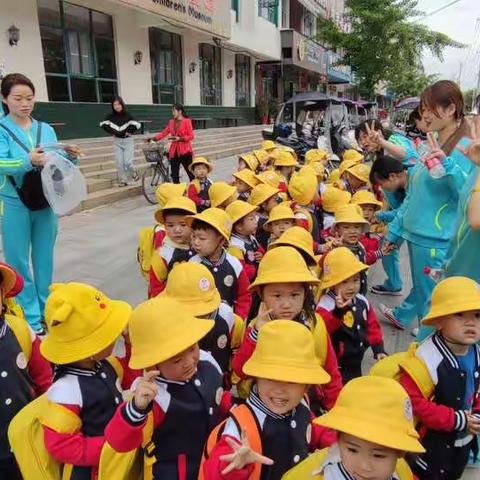 我们小小二班春游啦，目标“百草园”