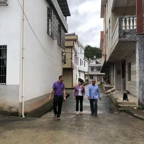 襄助教育、传递的是正能量，营造的是希望。2022年7月5日公司董事长携夫人到鹅公镇看望一直以来赞助的