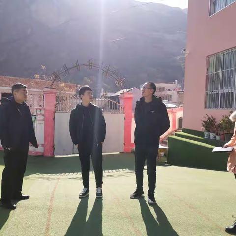 我县教育局安全办主任董全荣一行莅临我园检查指导工作